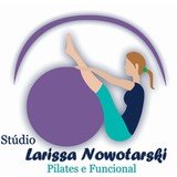 Larissa Nowotarski Studio De Pilates - logo